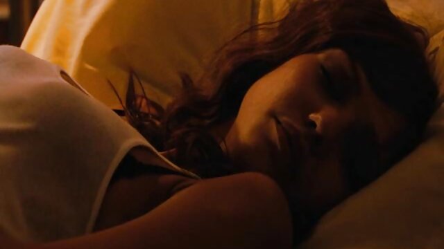 厚いファウルの底に美しいブロンドのフレームのお尻 一徹 女性 動画