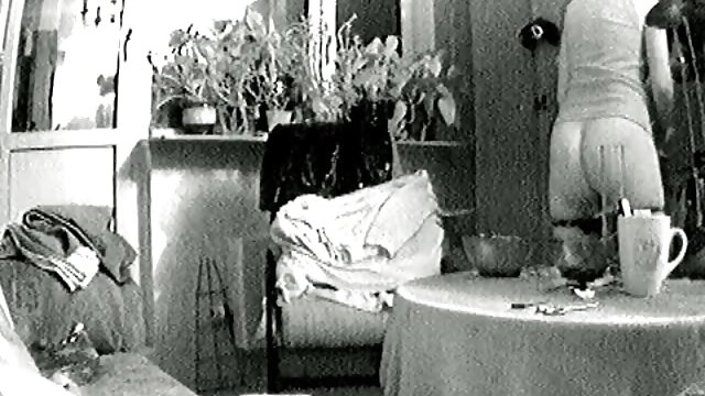 白いソファの上に美しい幅 女の子 用 無料 av
