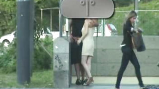 女の子の柔らかい唇はその人の間違いを緩和する イケメン 男優 エロ 動画