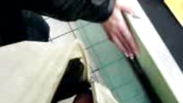 ネクタイ女の子とストラップ 鈴木 一徹 アダルト 動画