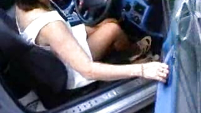 上司は彼女の髪をつかんで、性交し始めた 女の子 用 エッチ な 動画